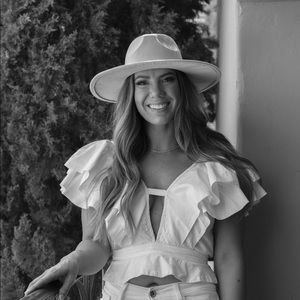 White crop puff sleeve top sz 6